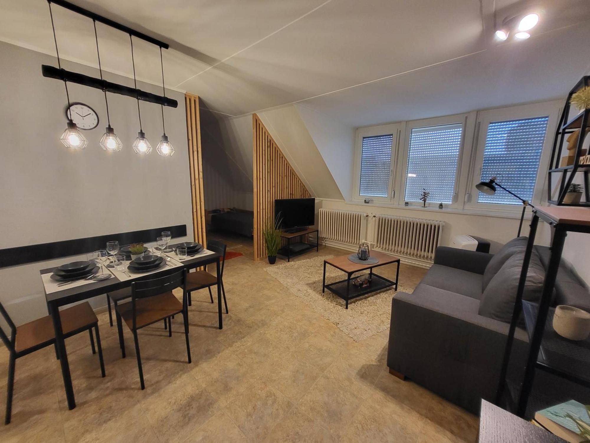 Bohemi Apartment
